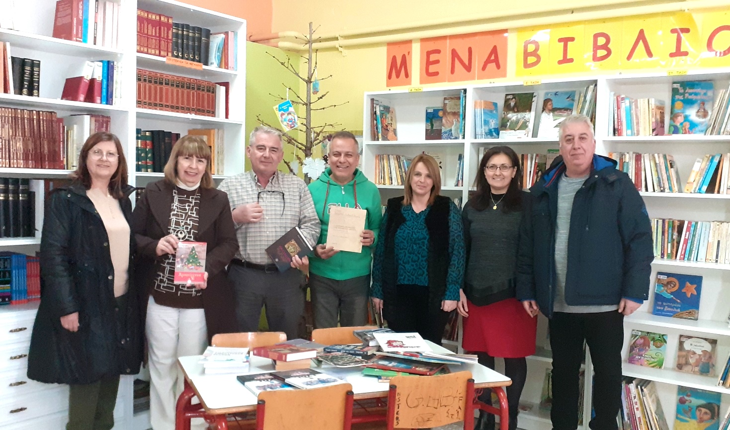 Το ΠΟΚΕΛ πρόσφερε βιβλία στο 12ο Δημοτικό Σχολείο Λάρισας ​